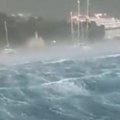 Neviđeno nevreme pogodilo Hrvatsku Ogromni talasi uplašili građane (video)