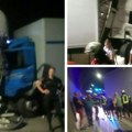 Zastrašujući prizori iz tunela kod nikšića: Sudar dva kamiona i putničkog vozila, jedno lice zaglavljeno u automobilu -…