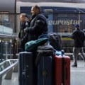 Drugi dan kasne vozovi kroz tunel ispod Lamanša, putnici bili zaglavljeni tokom noći