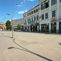 "Grad duhova", nema žive duše: Merač temperature u centru Čačka pokazuje neverovatnih 50 stepeni