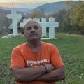 U dvorištu digao 7 krstova od nekoliko metara: Zmaj od Šipova na imanju napravio grobnice, evo ko tu da počiva