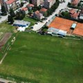 Tri godine čekalo se na realizaciju ovog projekta: Fudbalski klub „Sloboda“ iz Čačka dobiće teren sa veštačkom travom