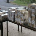 U prostoru za klimu kombija carinici pronašli 2.700 paklica cigareta
