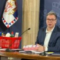 Vučić Teleshop: Predsednik Srbije na konferenciji za štampu čitao cene parizera i špageta, i da, dobro ste pročitali