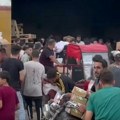 Gladni palestinci pustoše skladišta: Potresni snimci iz Gaze: Hiljade ljudi i dece grabe sve što mogu (video)