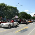 (Foto) više od 50 vozila: Banjaluku ulepšali automobili stara više od 100 godina