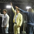 "Pljuni i zapjevaj, moja Jugoslavijo!" Bijelo Dugme u Splitu zapevalo pesmu zbog koje su dobili zviždanje iz publike - na…