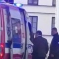 Masakr na univerzitetu! Sekirom odrubio glavu ženi, čuvaru se bore za život, tragedija u Varšavi (video)