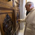 Apostolska palata ponovo dom pape – simbolički povratak tradiciji