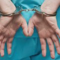 Uhapšen lažni češki stomatolog - lečio pacijente prema uputstvima sa interneta