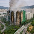 Raste broj žrtava u stambenom kompleksu u Hong Kongu, vatrogasci se još bore sa požarom