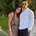 Засијао дијамант на руци певачице Повезивали су је са Душком Тошићем, сада се верила и прошлост оставила иза себе (видео)