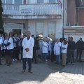 Protest u Gračanici zbog hapšenja direktora zdravstvenih i obrazovnih ustanova