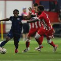 Zvezda vodi, neočekivani strelac za šampiona Srbije - alarm na stadionu nervirao sve