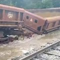 Nabujala Drava napravila štetu, pruga potopljena i prevrnuti vagoni (VIDEO)