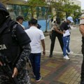 Policija upala studio i savladala otmičare: Kraj drame na televiziji u Ekvadoru (video)