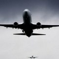 „Ljudi su leteli po kabini“: Jake turbulencije na letu Sidnej-Okland, najmanje 50 ljudi povređeno (VIDEO)