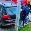 Muškarac mučki prebijen u Inđiji Uneo bebu u auto, a onda su počeli da ga makljaju - sve snimljeno (uznemirujući video)