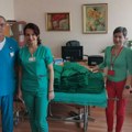 Osuđenici KPZ sašili uniforme za radnike porodilišta u Nišu