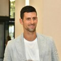 (Video) Valja se na travi sa psima: Novak Đoković na Kosmaju: Privatan snimak tenisera oduševio
