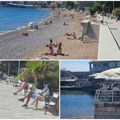 (Foto) crnogorske plaže pune gostiju iz Srbije: Letnje slike iz Petrovca, cene nisu paprene - kafa dva, a doručak oko šest…