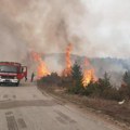 Vatrena stihija sedam dana guta šumu kod Kraljeva: Ogroman požar na Troglavu zbog nepristupačnog terena gase helikopterske…