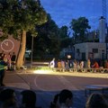 "JOŠ MINUT": Maturanti Lazine gimnazije izveli performans o padu nadstrešnice (FOTO)