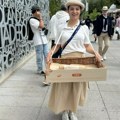 Da se čalabrcne i gucne između mečeva: Na Rolan Garosu, na tenisu i oko njega (Foto)
