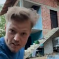 Prvi put pokazao devojku! Amerikanac koji je kupio kuću za 5.000 evra rešio da više ništa ne krije