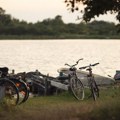 VIDEO Deo građana stigao u Bački Patrovac alternativnim putevima: Čamcem po Begeju