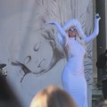 Da li je bilo mesta za koncert dive turbo folka i "saučesnice režima" kada policija prebija građane širom Srbije?