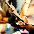 Da li biste pristali? Ovaj grad želi da ograniči upotrebu pametnih telefona na samo 2 sata dnevno
