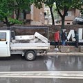 Udar na sve što je srpsko: Tužne slike, uklonjen znak "Volim Kosovsku Mitrovicu" uz prisustvo policije (foto)