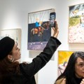 „Позорница апсурда“ је ту још само мало, не пропустите ову провокативну изложбу