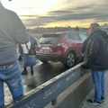 Haos na beogradskim mostovima! Kolaps na Dušanovačkom, dva lančana na Mostu na Adi: Sudaraju se automobili i autobusi, sve…