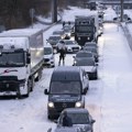 Snežni kolaps: Hiljade vozača zaglavljeno na putevima oko Pariza, više saobraćajnih nesreća