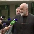 Incident u Albaniji: Edi Rama odgurnuo novinarku (VIDEO)