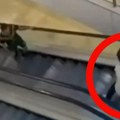 Zadivljujuć snimak iz Sidneja: Trenutak u kojem je heroj stao ispred naoružanog napadača da bi zaštitio potpune strance