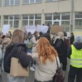 Novosadski srednjoškolci protestnom šetnjom podržali vršnjake iz Saobraćajne škole u Novom Sadu