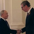 (Video) Srdačno rukovanje i reči zabrinutosti i podrške! Evo o čemu su pričali predsednik Vučić i predsednik Putin uoči…