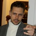 Miloš Biković u izdanju u kakvom ga do sada nismo videli: Otputovao bez žene, pa se previše opusio (FOTO)