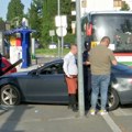 Automobil uleteo u kafić kod SC "Gale Muškatirović", dve osobe povređene