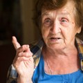 Baka iz Niša naterala novinare da joj peru sudove, kupe cigarete, a onda im pobegla u šumu: Imala čudan zahtev