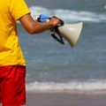 Skinuo se kao od majke rođen, pa polomio nos spasiocu Haos na plaži
