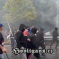 Dramatične scene na ulicama... Huligani se žestoko tukli sa policijom! Haos kakav se retko viđa - automobil gori, konjica…