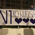 Protest podrške novinarima N1 ispred Skupštine Srbije