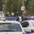 Prve slike s mesta tragedije na Goliji: Dečak (15) poginuo, ispao iz automobila koji se prevrnuo (foto)