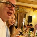 "Idem preko zemlje Srbije": Vučić objavio video iz kafane u Kokinom Brodi, Đedović Handanović peva hit Vesne Zmijanac