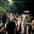Strašne scene u Britaniji; Na stotine ljudi obučenih u crno i s maskama krenulo na migrante FOTO/VIDEO