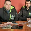 Dvojica Lozničana pronašla 480 evra i 17.000 dinara: Vratili ih vlasniku, a kada su saznali čemu su namenjene ovako su…